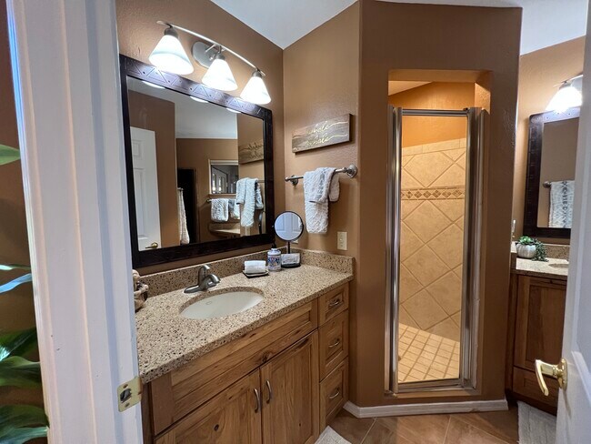 Building Photo - 6655 N Canyon Crest Dr