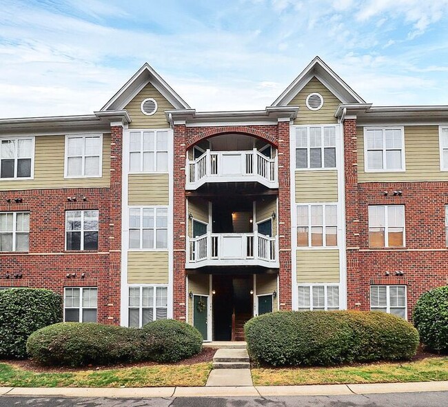 Primary Photo - Immaculate 2BD/2BA Condo in Crown View