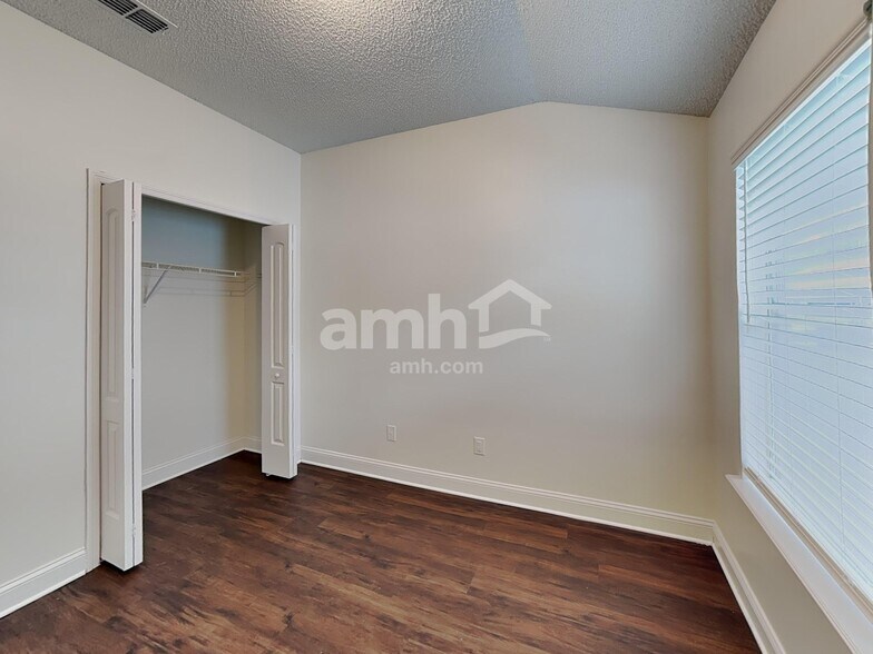 Building Photo - 11551 Oak Meadow Ln