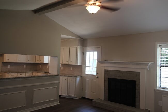 Building Photo - Coming Soon! 3 Bedroom 2 bathroom home in ...