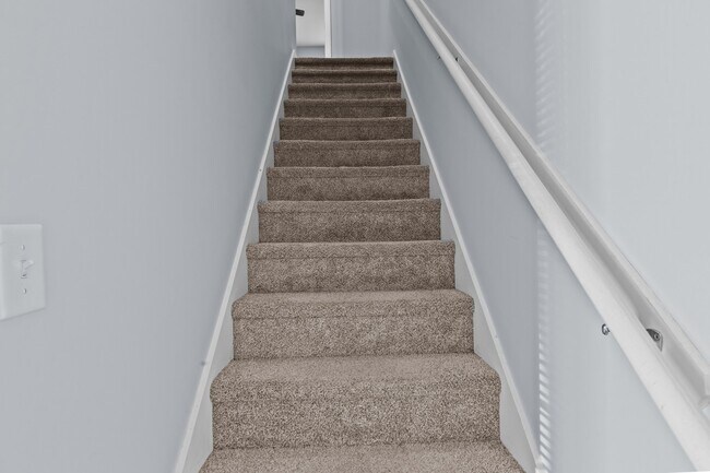 Building Photo - 1533 Pinebrook Court