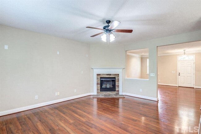 Building Photo - Beautiful 3 Bedroom Home w/Loft in Cary! - Available July 7th