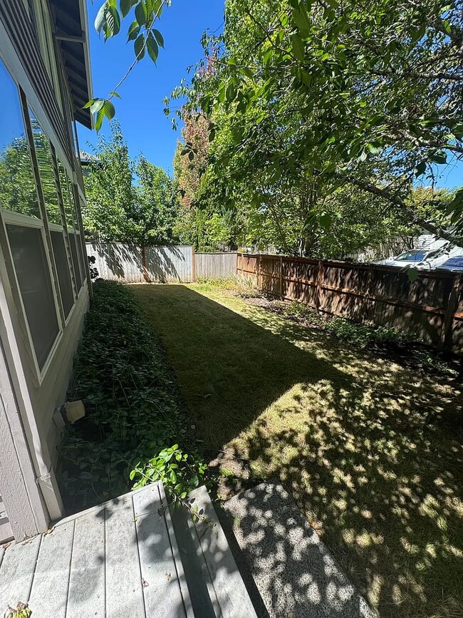 Building Photo - Hillsboro Living at Its Best 3bed/ 2.5 Bat...