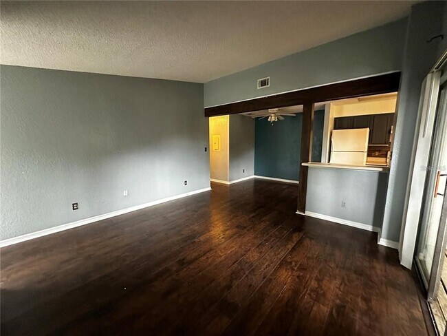 Building Photo - 2942 Antique Oaks Cir