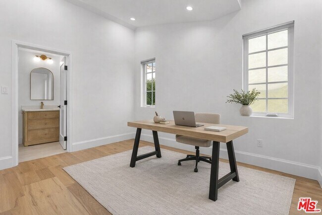 Building Photo - 9005 Rosewood Ave