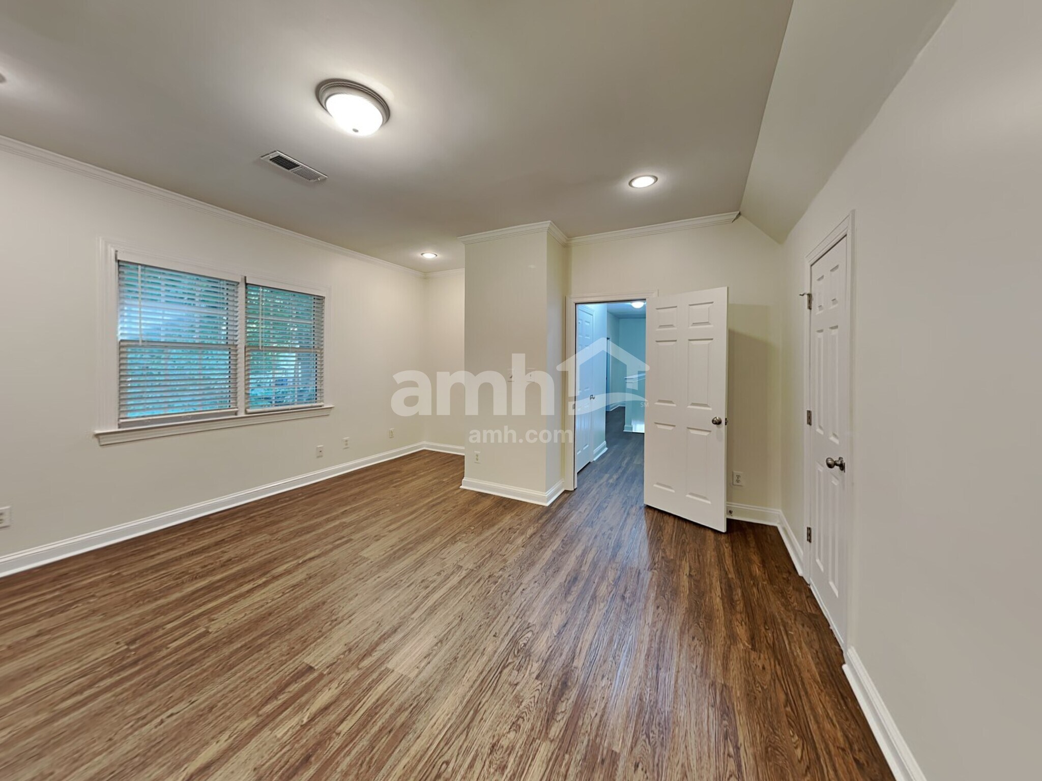 Building Photo - 7809 Hollow Oaks Ln