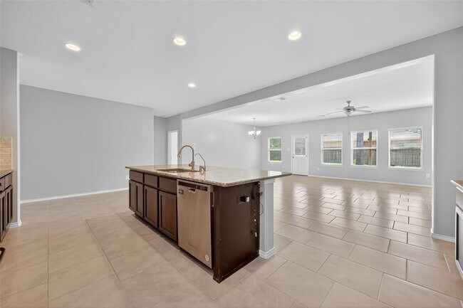 Building Photo - 154 Meadow Grove Dr