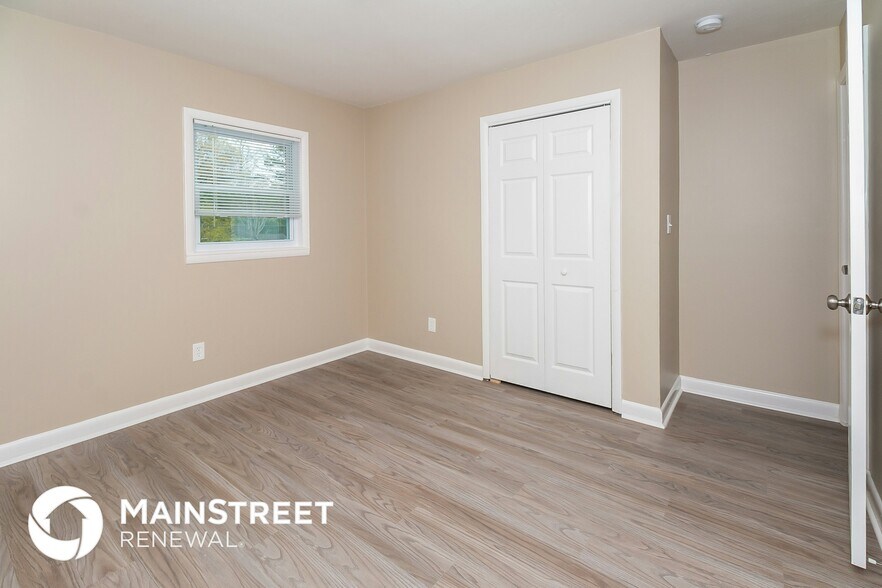 Building Photo - 528 Roxbury Dr