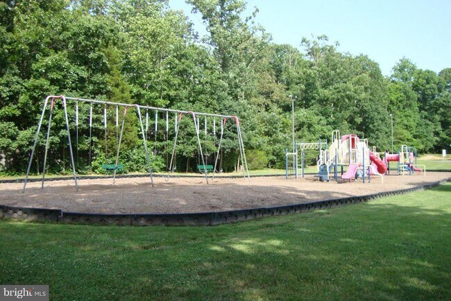 Building Photo - 10605 Holleybrooke Dr