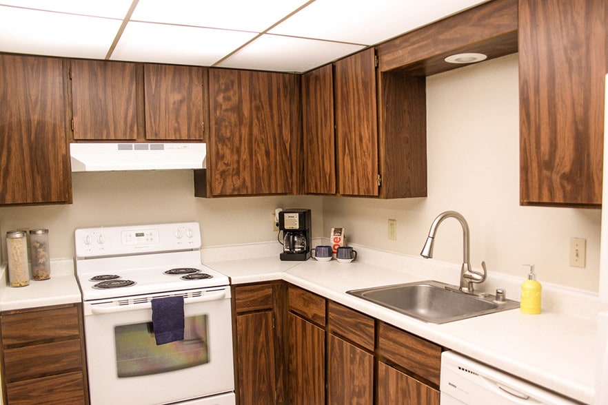 Building Photo - The Lakes Apartments