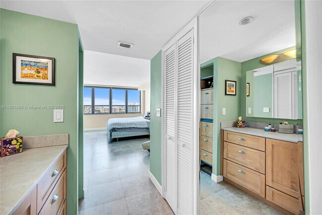 Building Photo - 11 Island Ave