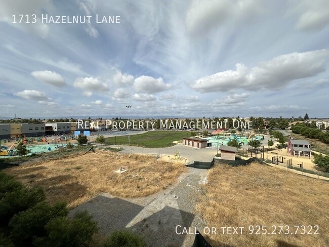 Building Photo - 1713 Hazelnut Ln