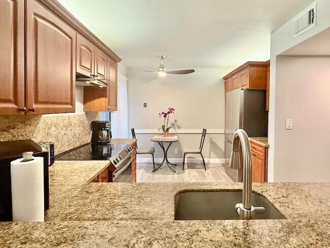 Building Photo - 10615 Ocean Palm Way