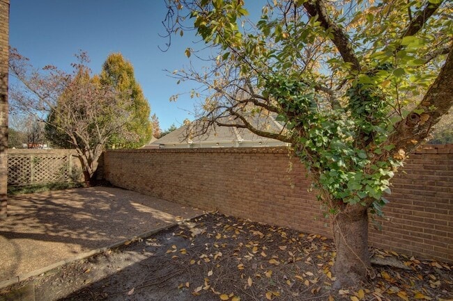 Building Photo - 1129 W Main St