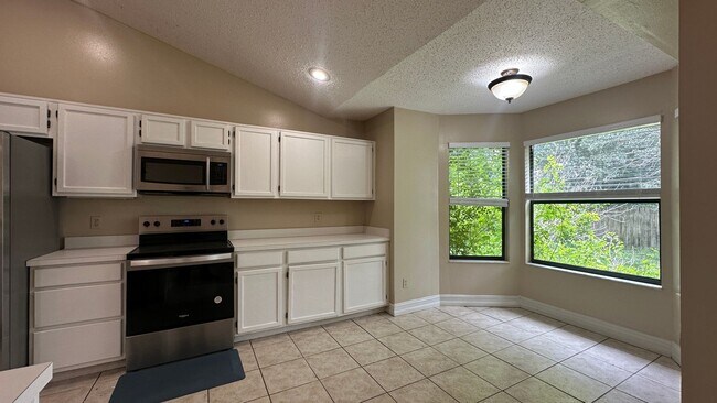 Building Photo - 487 Carrigan Ave