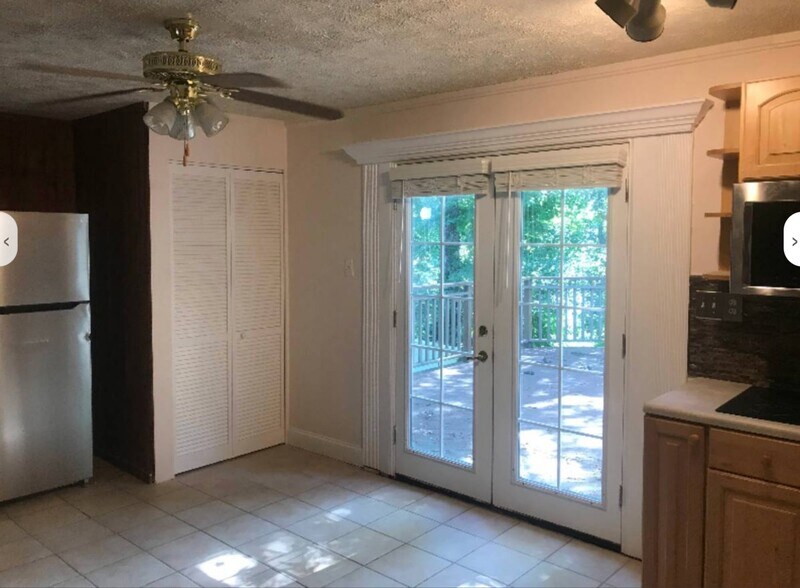 Building Photo - 4433 Village Dr