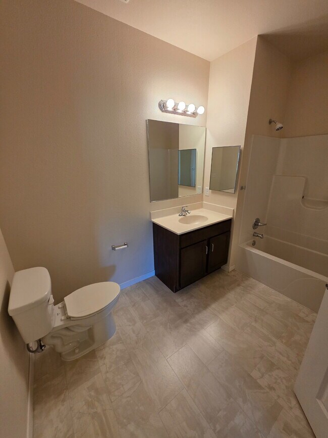 Building Photo - 2 Bedroom | 1 Bathroom 2nd Floor Apartment...