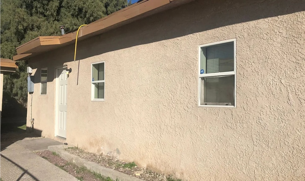 Building Photo - 561 Valley Ave