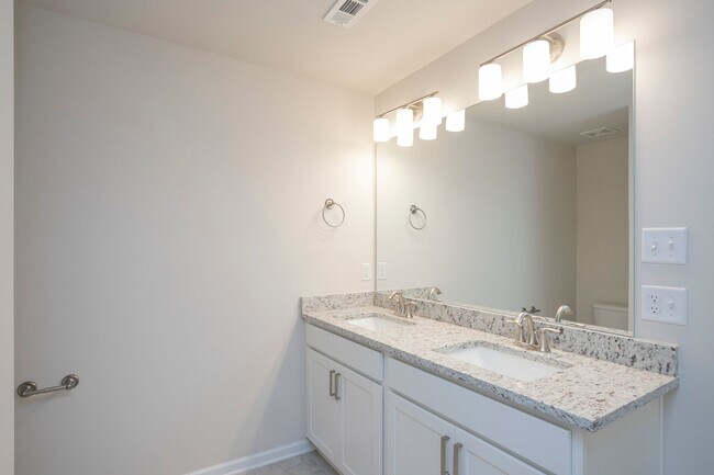 Building Photo - 2031 Sperling Dr