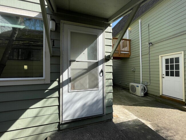 Building Photo - TV1232* - A