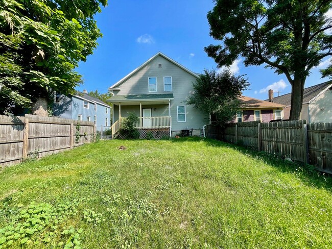 Building Photo - Four Bedroom Home in Southeast Grand Rapids