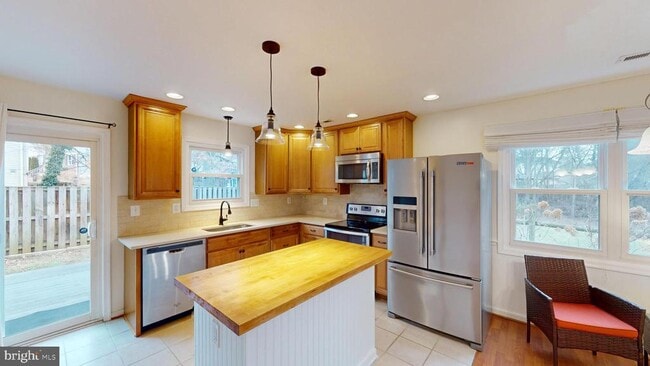 Building Photo - 8576 Adamson St