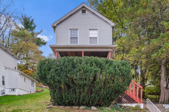 Building Photo - MOVE IN SPECIAL! SCORE HALF OFF 1ST MONTH'...