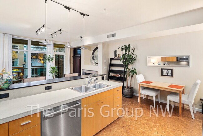 Building Photo - Gorgeous Lower Queen Anne 1BR is Perfect! * Above Safeway