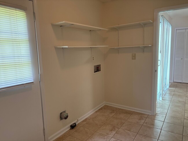 Building Photo - 5765 Hyde Park Dr