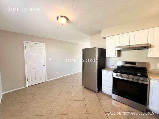 Building Photo - 410 W Battaglia Rd