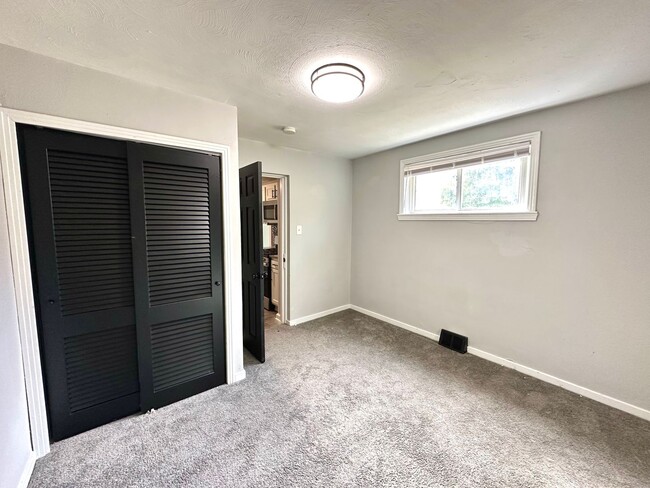 Building Photo - Updated 3 Bed, 1 Bath Home in Penn Hills - Quiet Street, Private Deck - Available Immediately!