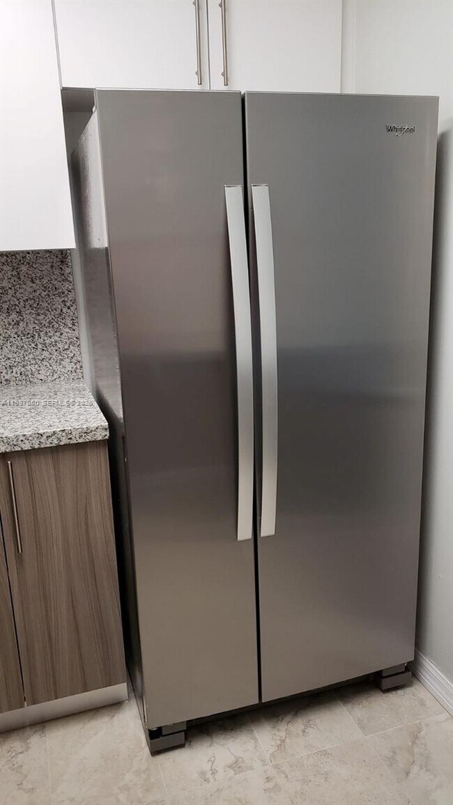 Building Photo - 7470 Miami Lakes Dr