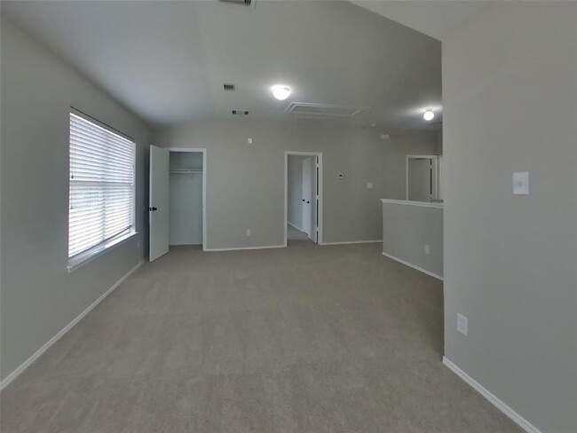 Building Photo - 19010 Sunburst View Dr