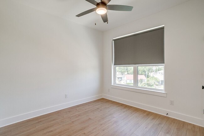 Building Photo - 2347 Benbrook Blvd