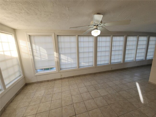 Building Photo - 7721 Foxbloom Dr