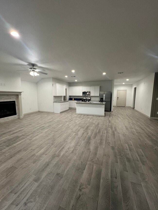 Building Photo - 10518 Aberdeen Ave