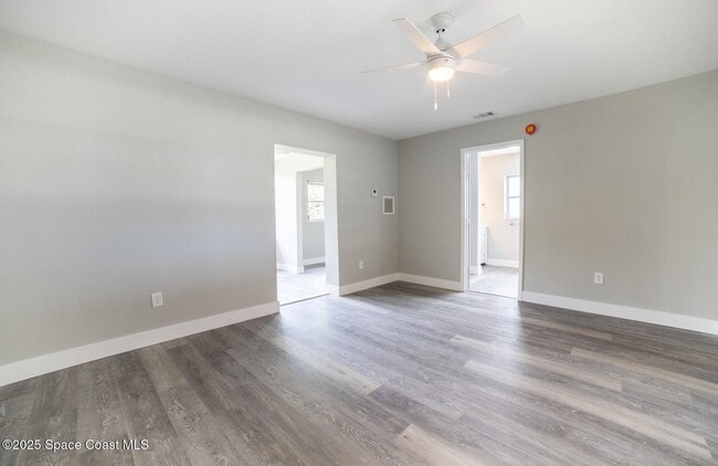 Building Photo - 1131 Linda Ave