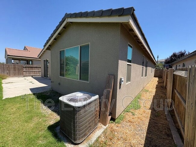 Building Photo - 918 W Sedona Ave