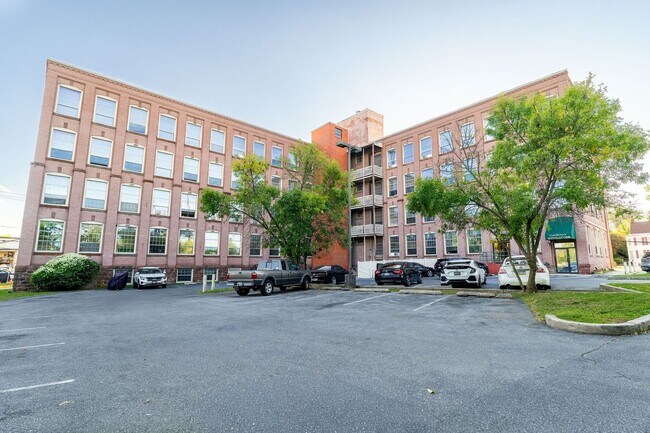 Building Photo - 149 Wilson St