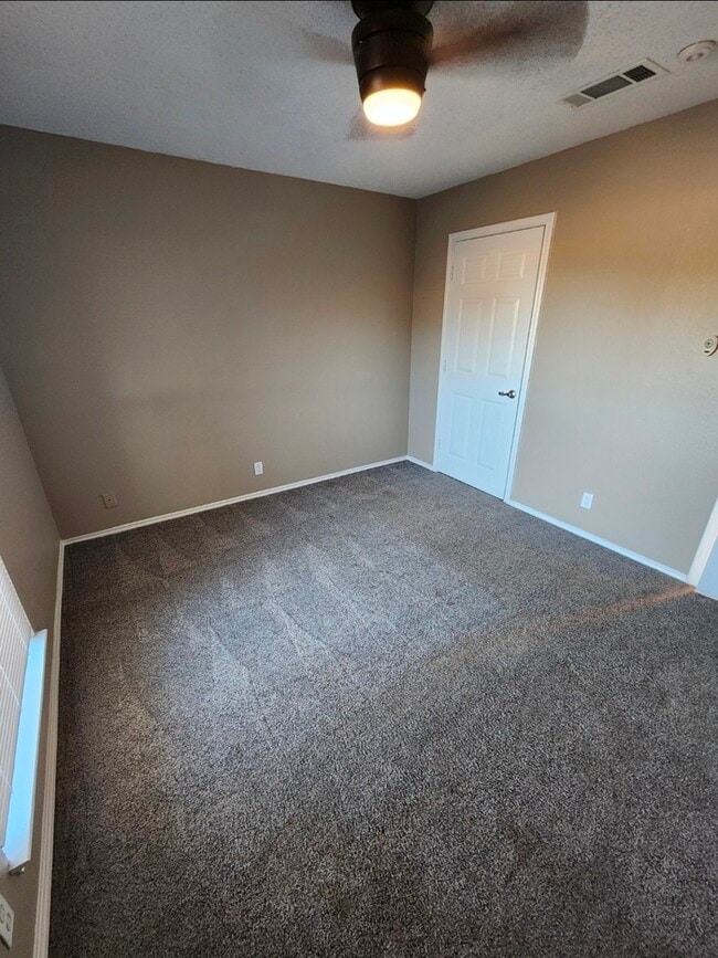 Building Photo - 3 bed 2 bath 2 car garage