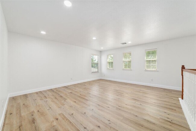 Building Photo - 13106 Cres Manor Ln