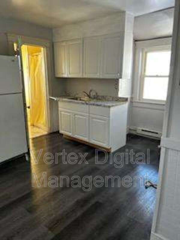 Building Photo - 221 Pine St