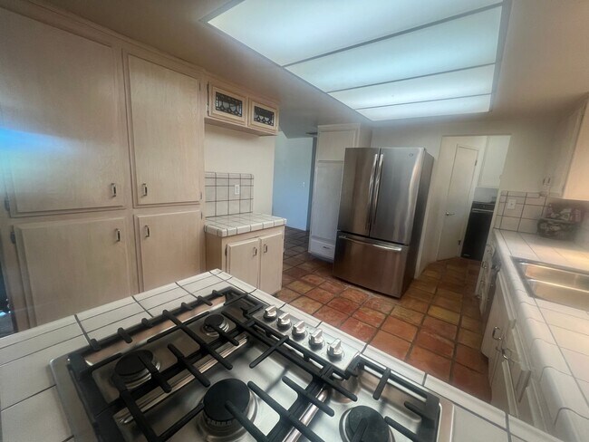 Building Photo - Scenic Hillside Living – Spacious 3 Bed, 2 Bath with Sweeping Views