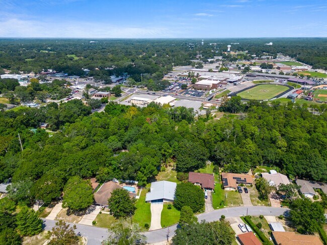 Building Photo - 3 Bedroom in the Heart of Niceville!