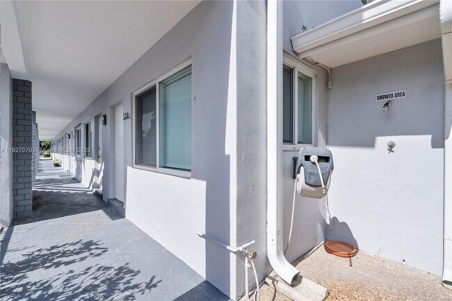 Building Photo - 2115 NE 37th Dr
