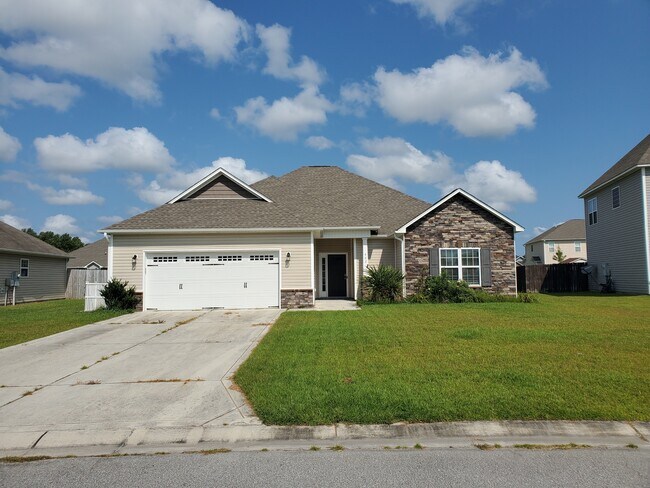 Building Photo - 402 Derrick Dr