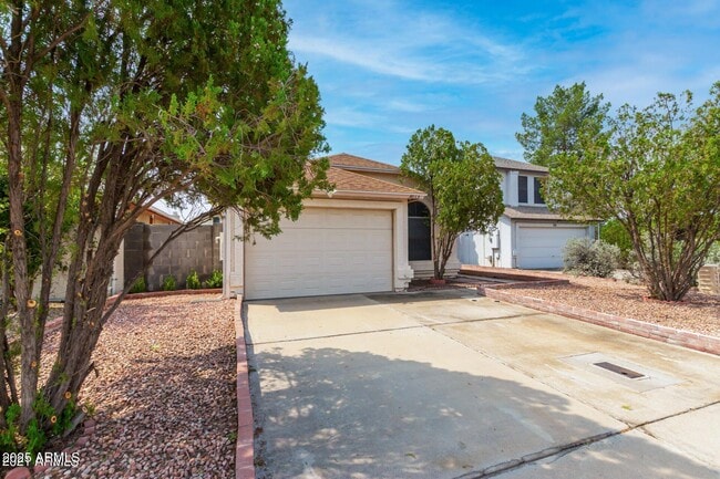 Building Photo - 3013 E Bluefield Ave