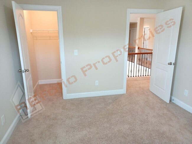 Building Photo - Luxury 5 Bedroom, 3 Bath, 2-Car Garage End...