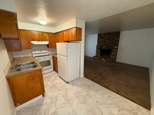 Interior Photo - 943 East Augusta Avenue