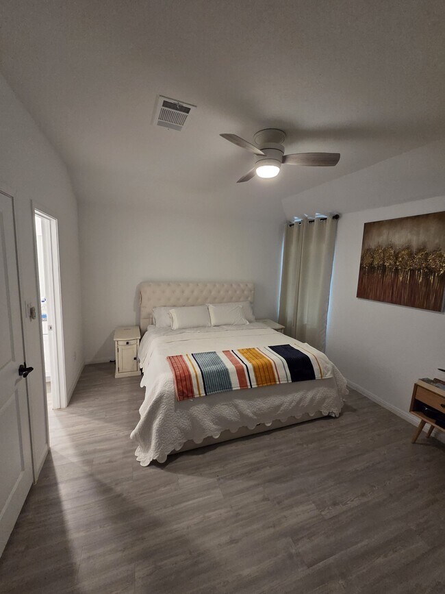 Building Photo - 13323 Savory Pl